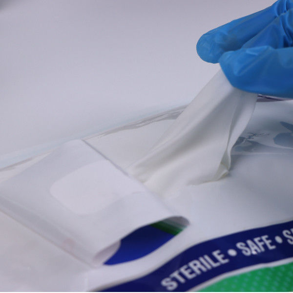 Sealed Cleanroom Pre Wetted Wiper 9 Inch Lint Free Cloth For Reduced Fiber Contamination